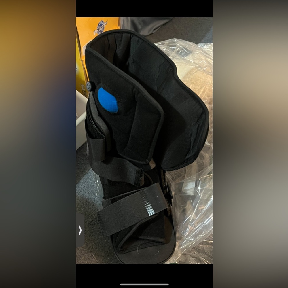 United orthopedic walking boot new size large.